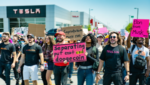 Les récentes manifestations aux États-Unis ont mis en lumière un désaccord croissant entre les partisans de l&rsquo;entrepreneur Elon Musk et ceux qui se sentent trahis par ses décisions, notamment celles concernant la crypto-monnaie Dogecoin et son entreprise phare, Tesla. Alors [&hellip;]