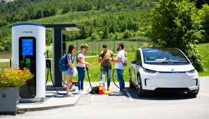 Les vacances estivales sont souvent synonyme de longues routes, de découvertes et de moments en famille. Pour les vacanciers utilisant des voitures électriques, un nouvel enjeu s&rsquo;est progressivement imposé : la recharge. Depuis quelques années, les familles qui choisissent ce [&hellip;]